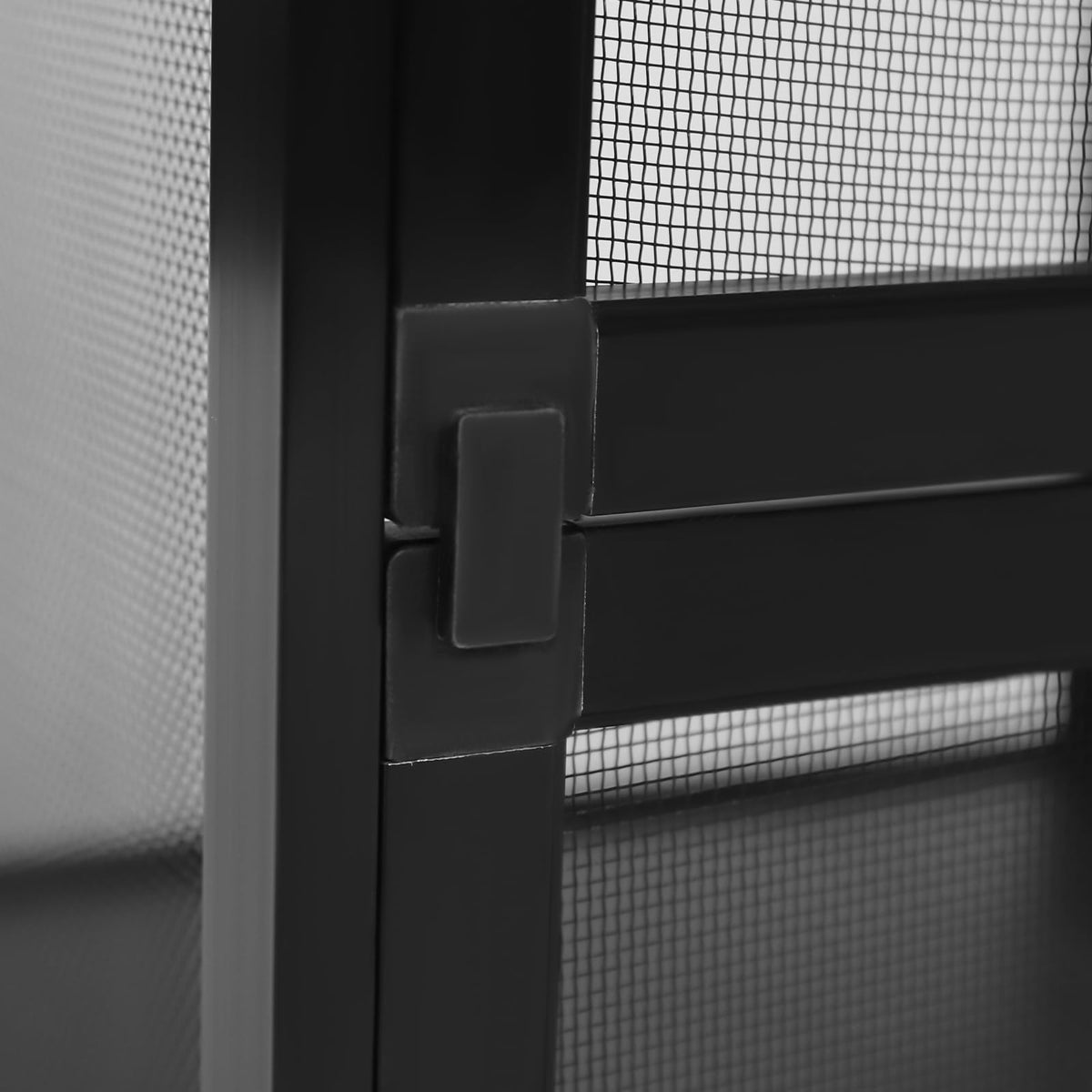 Terrarium Enclosure with Mesh Top and Locking Latch G3164
